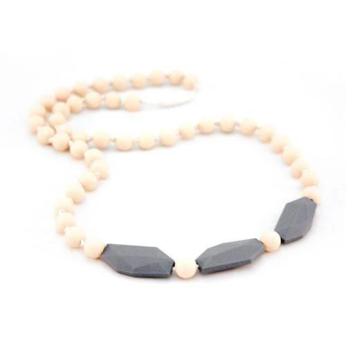 MilkDaze Charlotte Nursing and Teething Necklace - Image 3